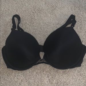 VICTORIA SECRET “FABULOUS” PLUNGE BRA
